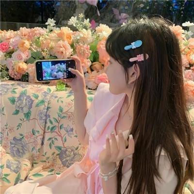 看她轻轻的飞起
